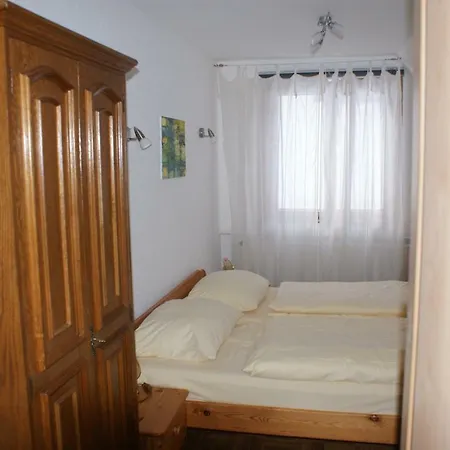 Lyhs Apartman *